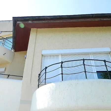 بيت للعطل Vila Denica فارنا